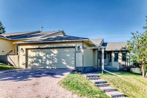 Photo of 637 Stratton Terrace SW, Calgary, AB T3H 1M5 (MLS # A2340892)