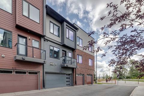 614 Greenbriar Common NW Calgary AB T3B 6J2