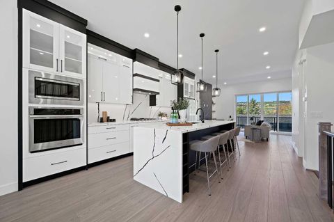 5011 21 Avenue NW Calgary AB T3B 0X3