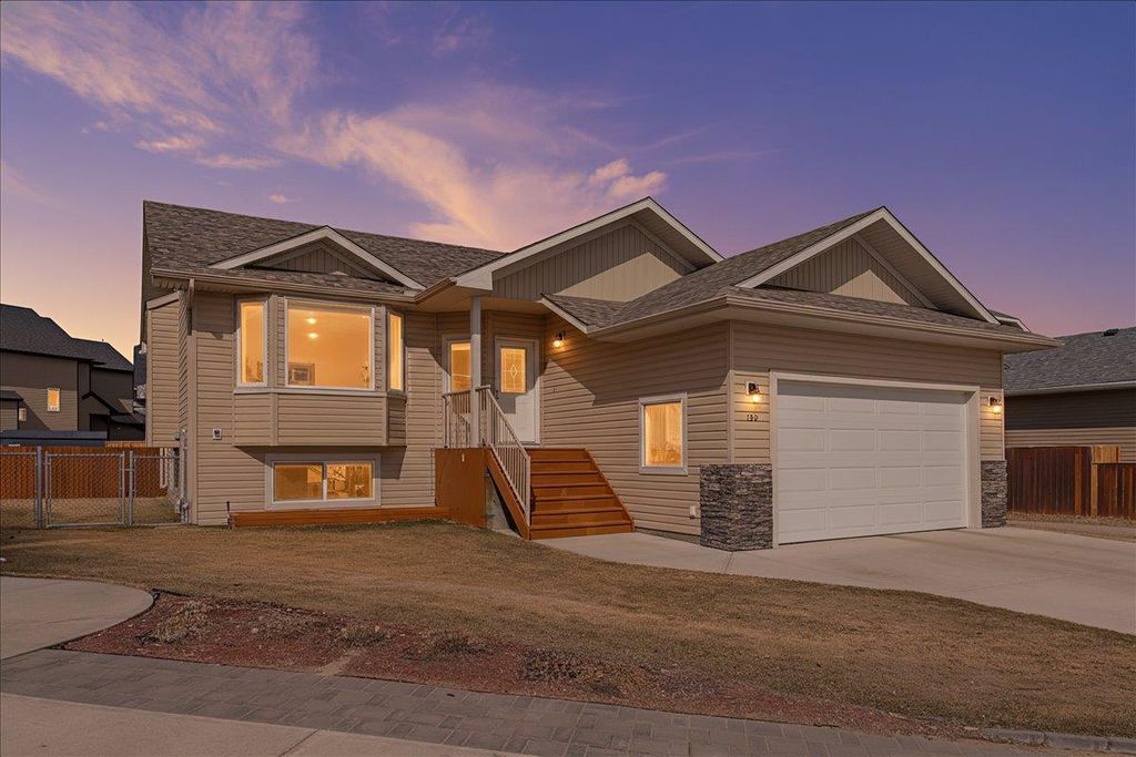Photo of 168 Camden Court, Strathmore, AB T1P 1Y1 (MLS # A2296384)