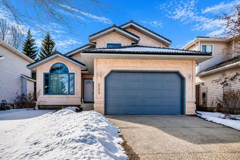 223 Hawkstone Close NW Calgary AB T3G 3P3