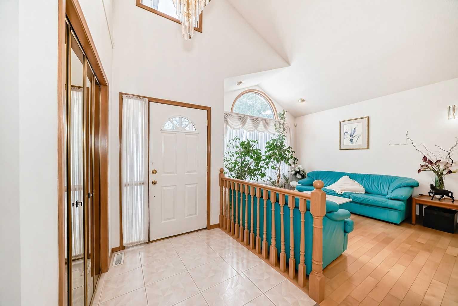 223 Hawkstone Close NW