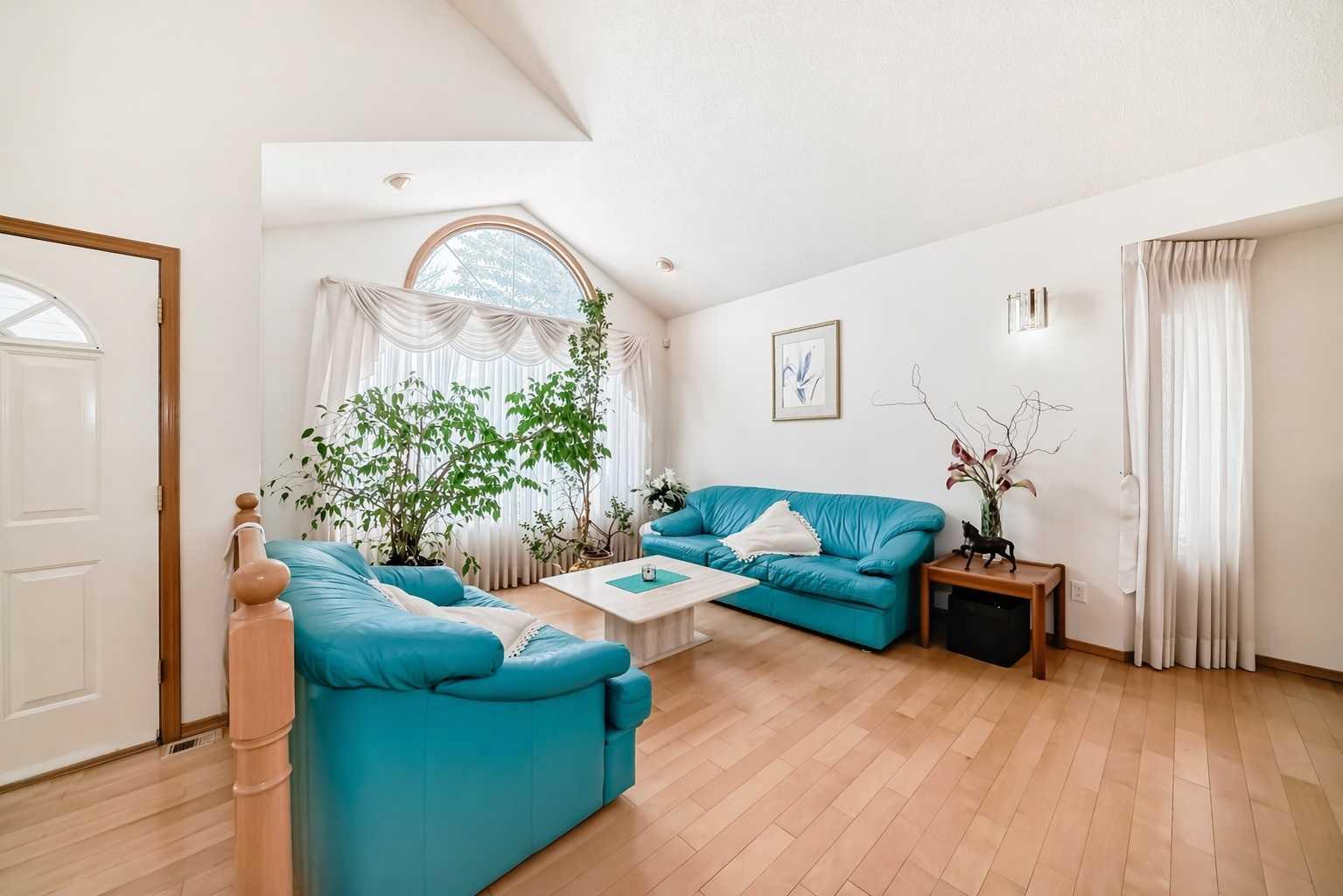 223 Hawkstone Close NW