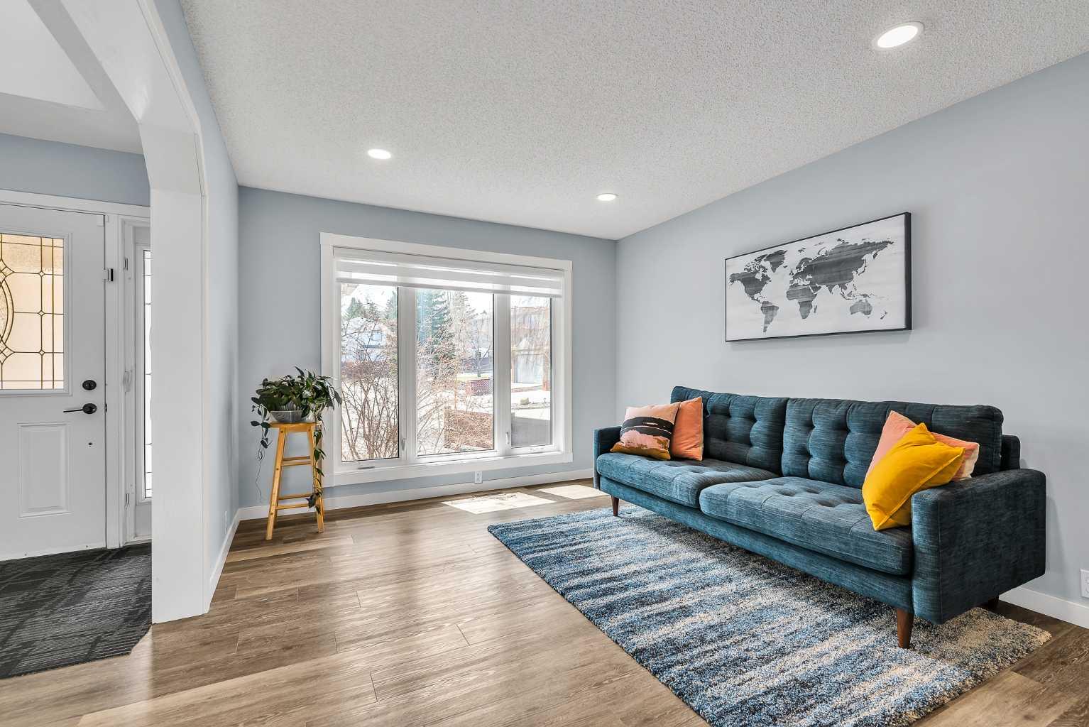 215 Edgevalley Mews