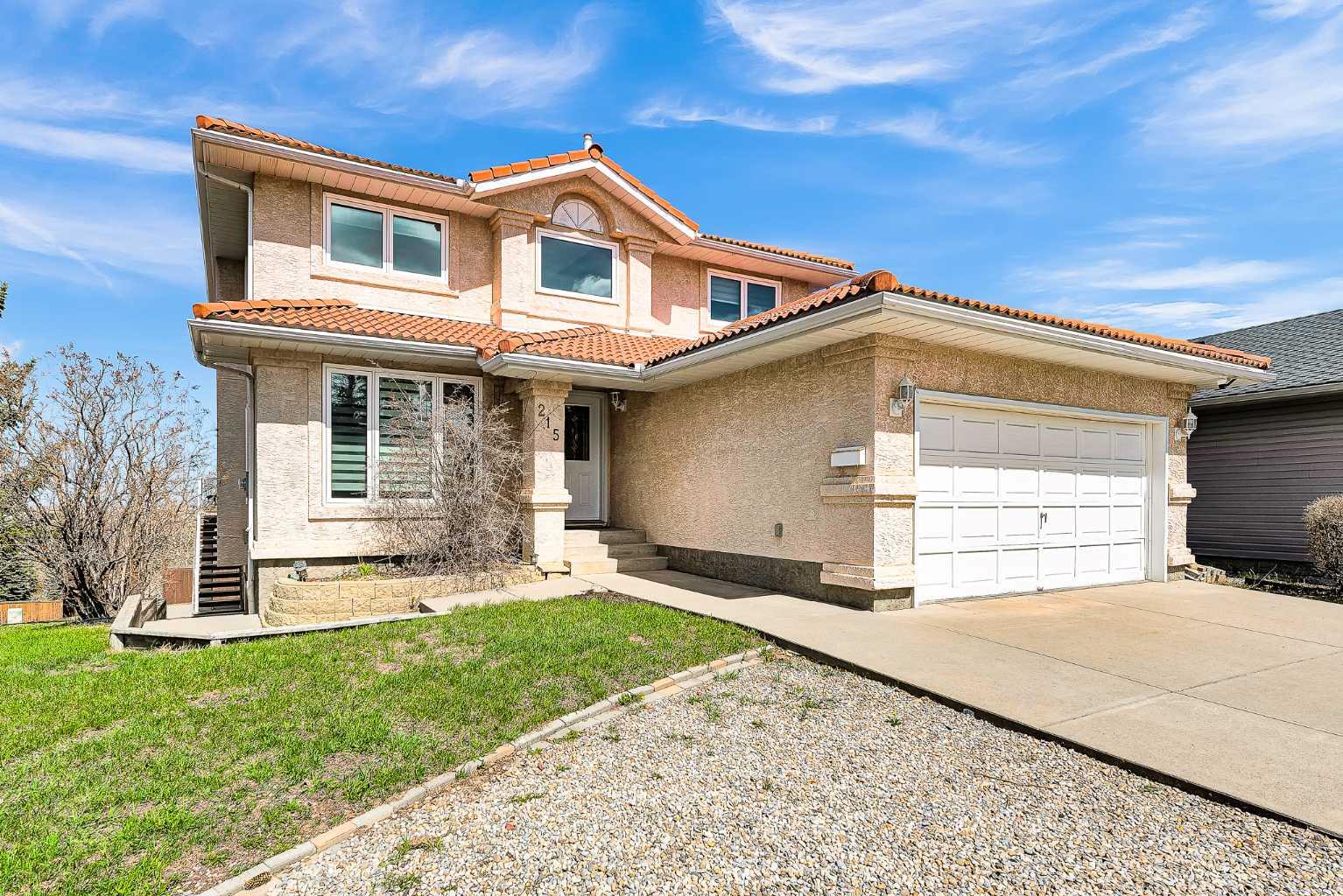 215 Edgevalley Mews
