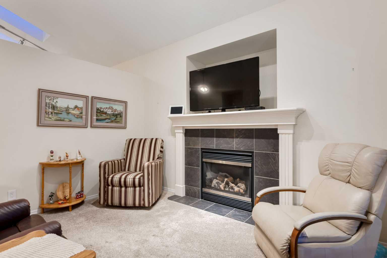 1936 THORNBIRD Road SE