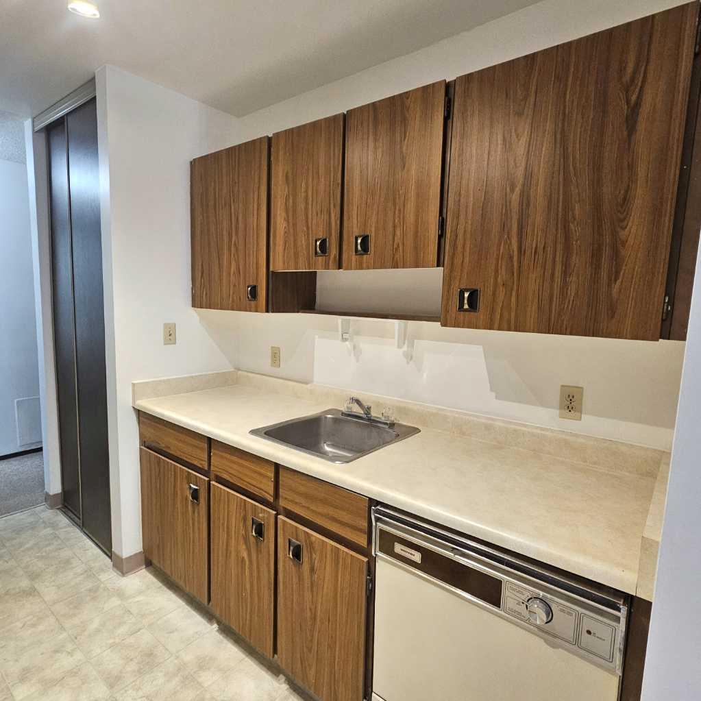 1221B Westhaven Drive 102