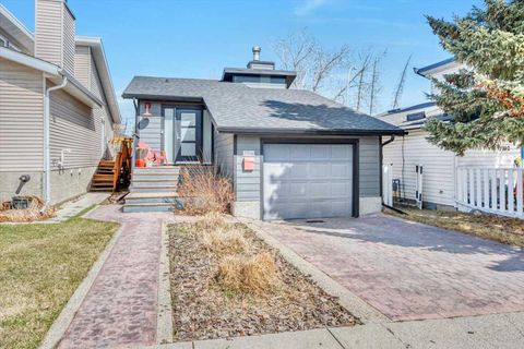 Photo of 7704 46 Avenue NW, Calgary, AB T3B 1Y2 (MLS # A2297831)