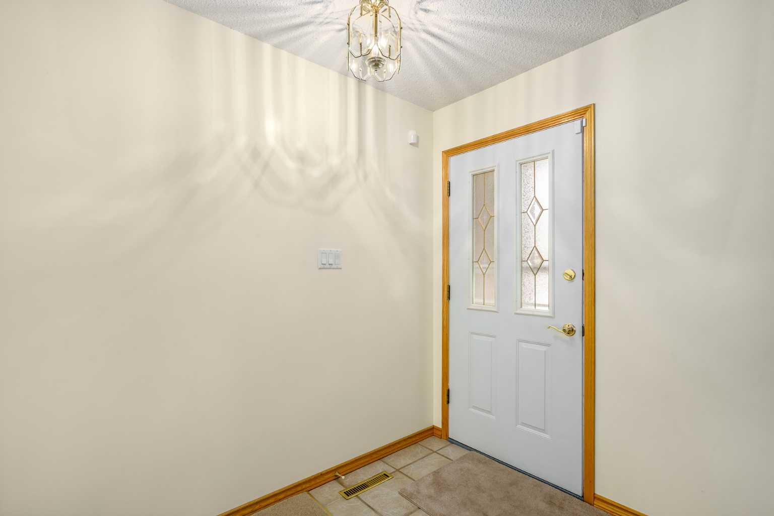 4535 Vandergrift Crescent NW