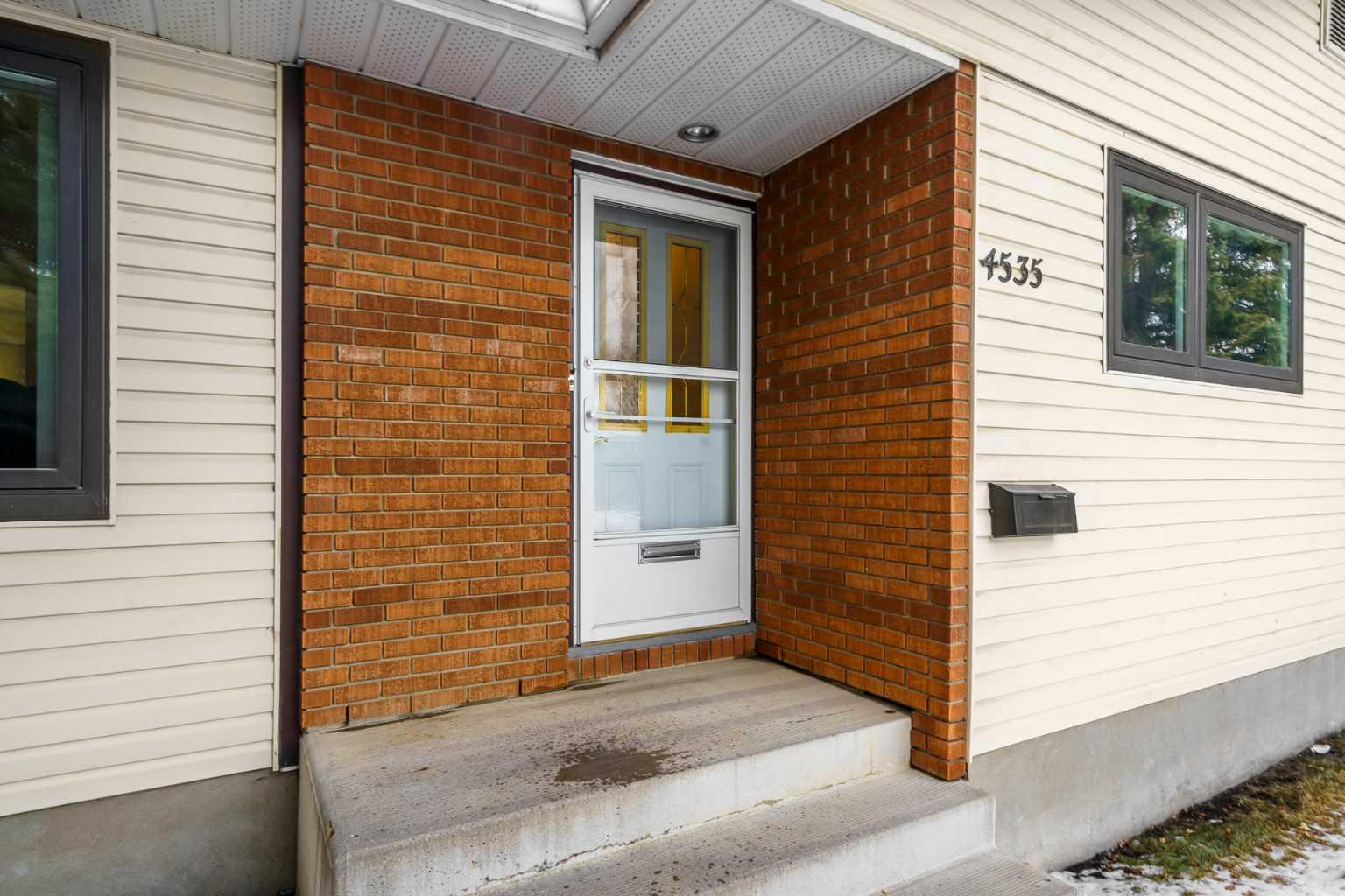 4535 Vandergrift Crescent NW