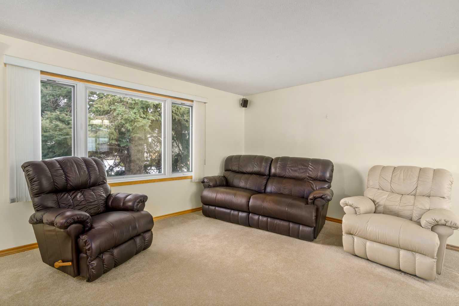 4535 Vandergrift Crescent NW