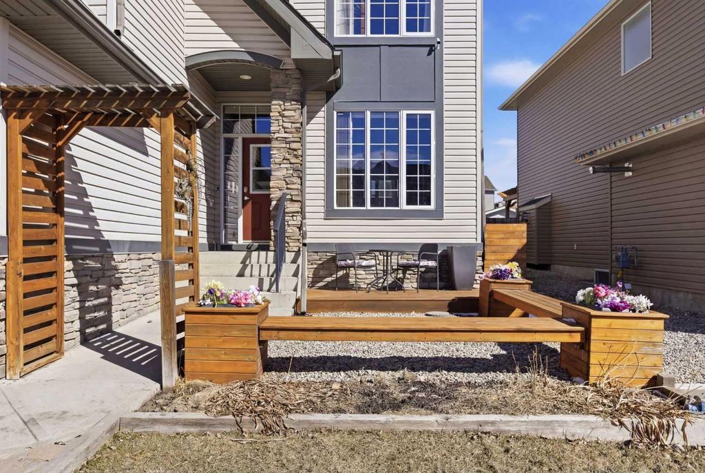 Photo of 16 Drake Landing Road, Okotoks, AB T1S 2M2 (MLS # A2299793)