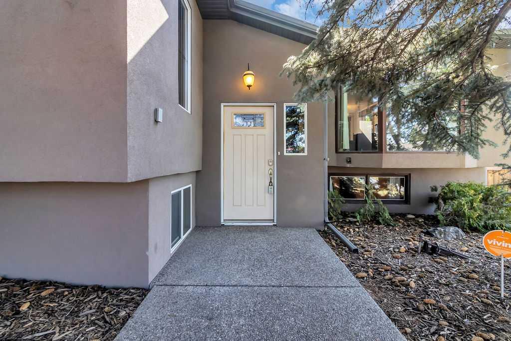 16 Rundleson Way NE