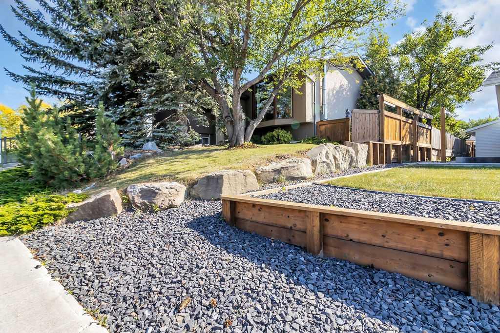 16 Rundleson Way NE