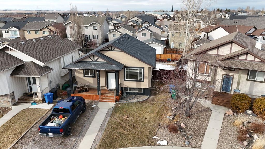 Photo of 700 Florence Ho Leong Crescent N, Lethbridge, AB T1H 5R5 (MLS # A2293373)