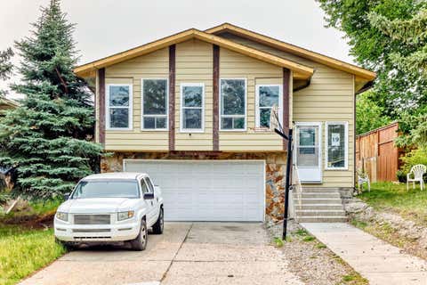 Photo of 19 Berwick Crescent NW, Calgary, AB T3K 1P7 (MLS # A2325991)