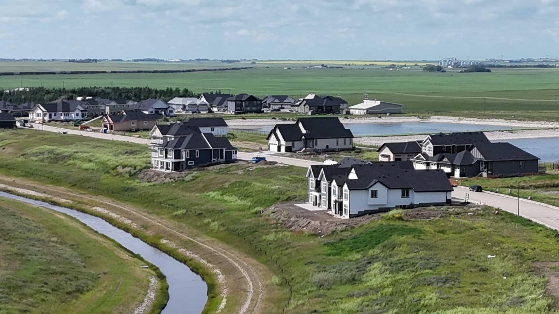 323 Muirfield Crescent