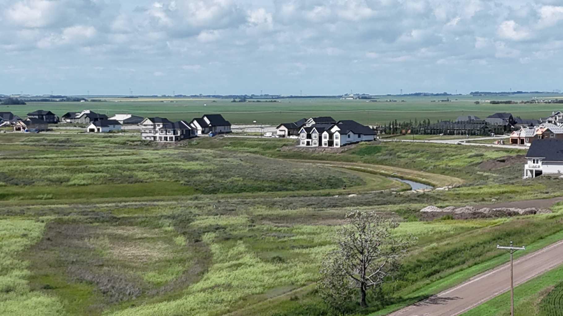 323 Muirfield Crescent