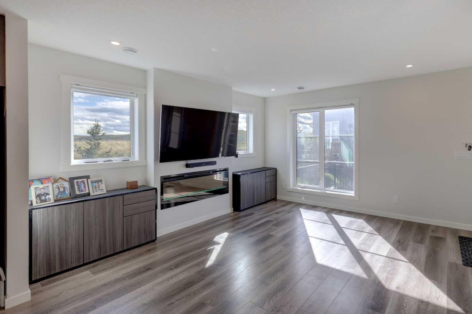 260 Rowley Way NW 319