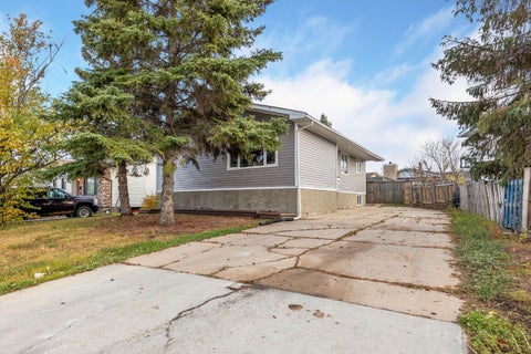 Photo of 276 Cochrane Crescent, Fort McMurray, AB T9K 1J4 (MLS # A2339918)