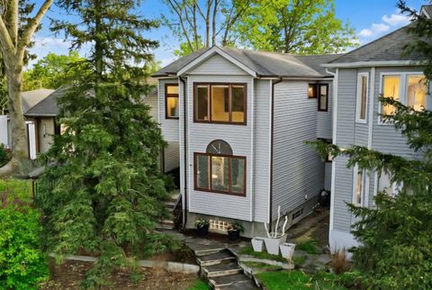 Photo of 1629 29 Avenue SW, Calgary, AB T2T 1M6 (MLS # A2306615)