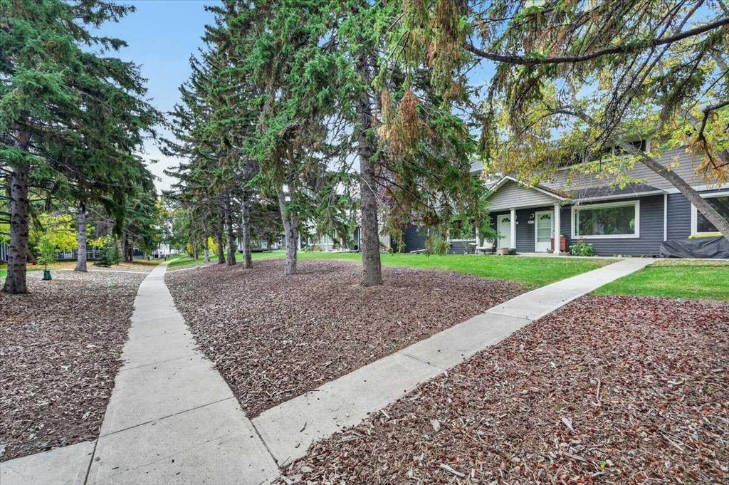 Photo of 572 Regal Park NE, Calgary, AB T2E 0S6 (MLS # A2347999)