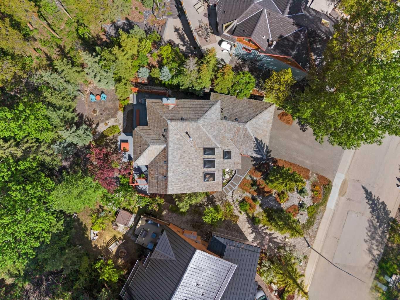 1072 Evergreen