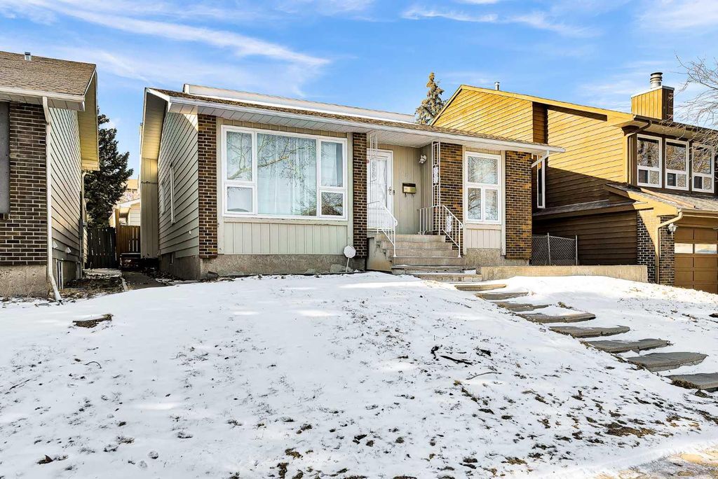 Photo of 1111 Berkley Drive NW, Calgary, AB T3K 1S6 (MLS # A2294270)