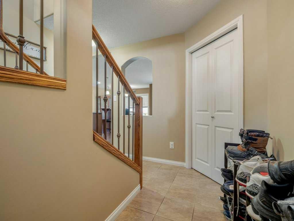 Photo of 17 Coalbanks Link W, Lethbridge, AB T1J 4H6 (MLS # A2326571)