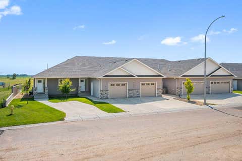 Photo of 4503 16 Street #1, Lloydminster, SK S9V 2K9 (MLS # A2334414)