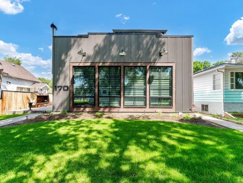 Photo of 170 2 Street NW, Medicine Hat, AB T1A 6J3 (MLS # A2302497)