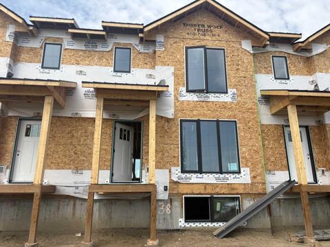 Photo of 38 Station Drive, Sylvan Lake, AB T4S 0W7 (MLS # A2318463)