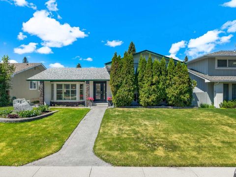 Photo of 32 Lake Crimson Close SE, Calgary, AB T2J 3K7 (MLS # A2317987)