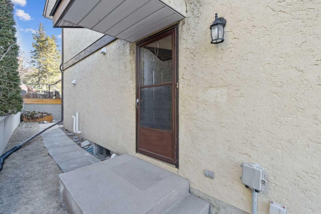 Photo of 91 Edgehill Drive NW, Calgary, AB T3A 2W1 (MLS # A2286397)