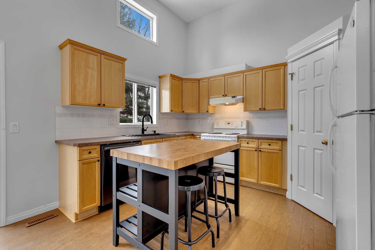 27 Country Hills Cove NW