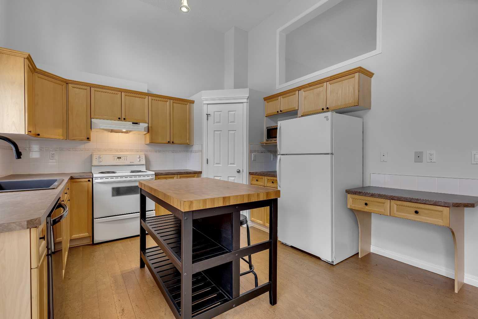 27 Country Hills Cove NW