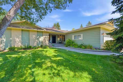 Photo of 604 Willoughby Crescent SE, Calgary, AB T2J 2A1 (MLS # A2331108)
