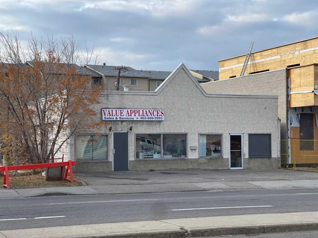 Photo of 1721 36 Street SE, Calgary, AB T2A 1C7 (MLS # A2342342)