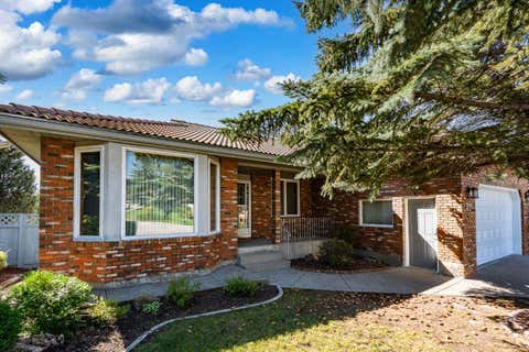 Photo of 37 Edgeview Road NW, Calgary, AB T3A 4T7 (MLS # A2338584)