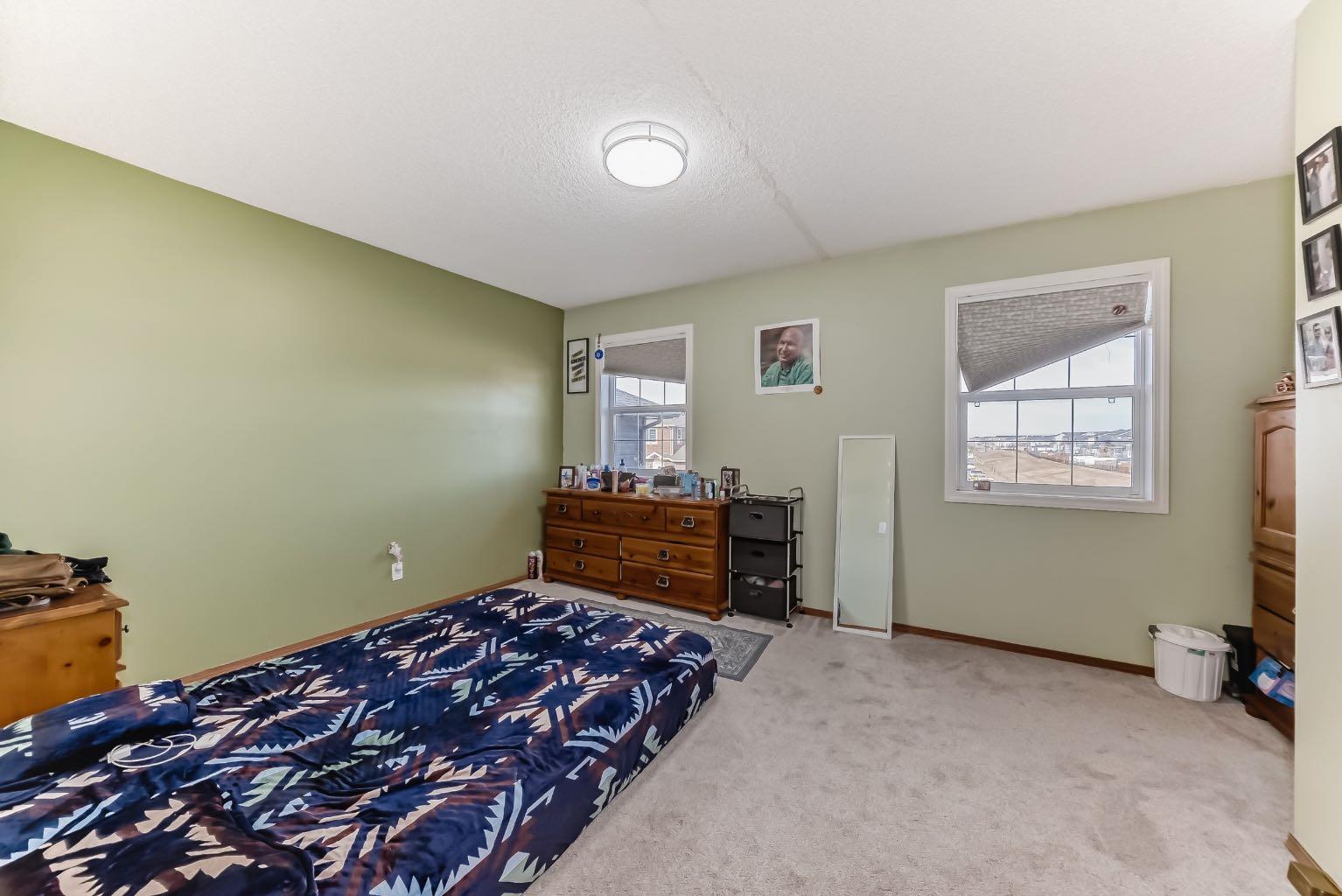25 Taracove Way NE