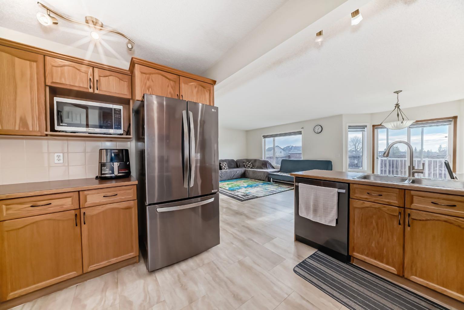 25 Taracove Way NE