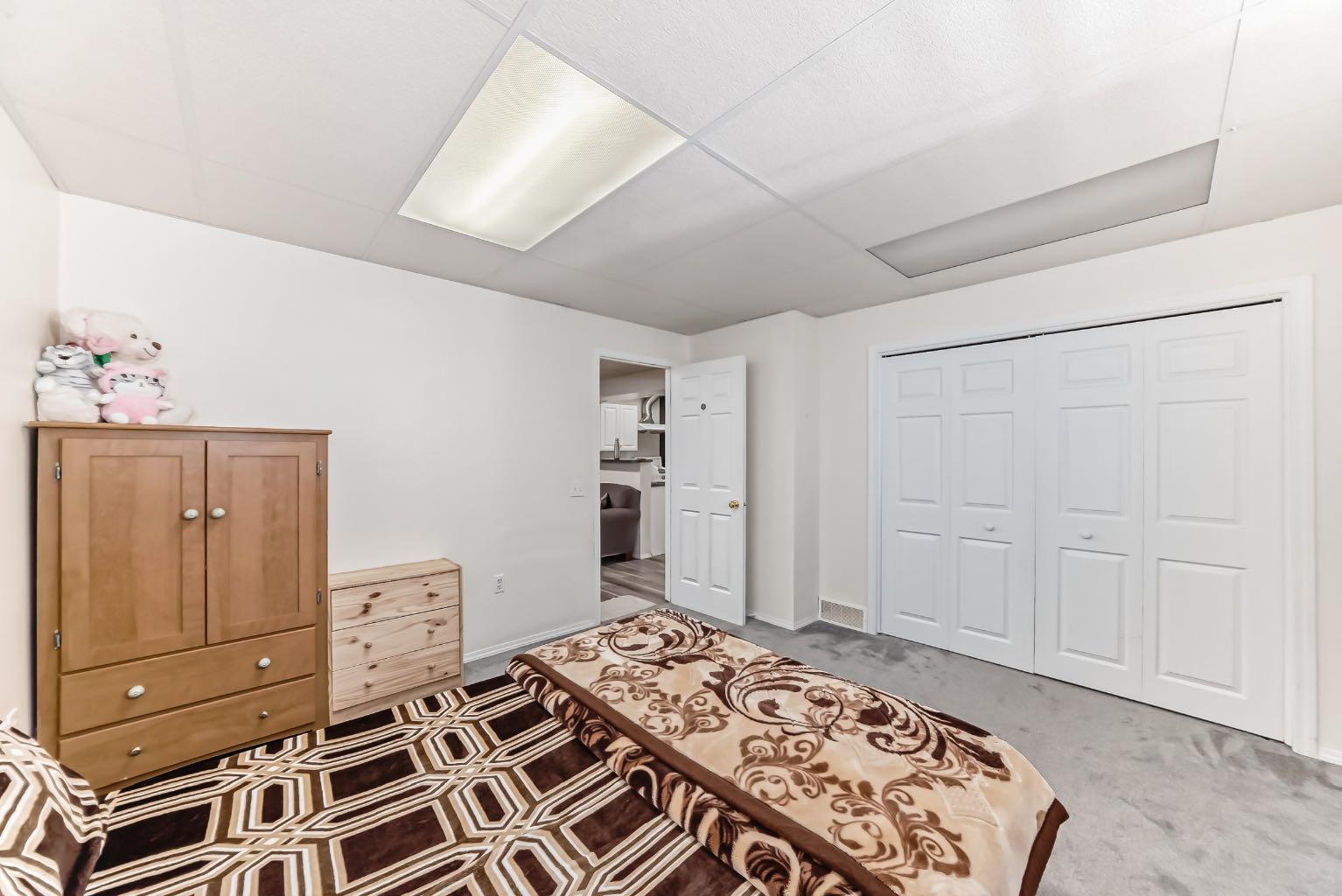 25 Taracove Way NE