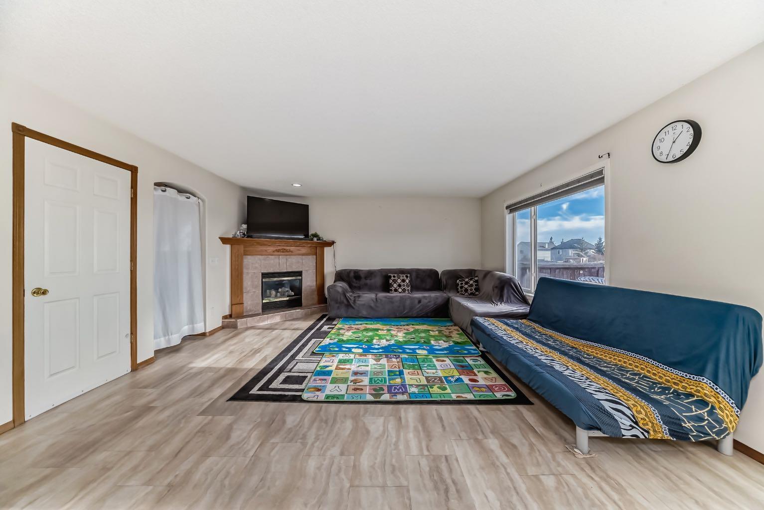 25 Taracove Way NE