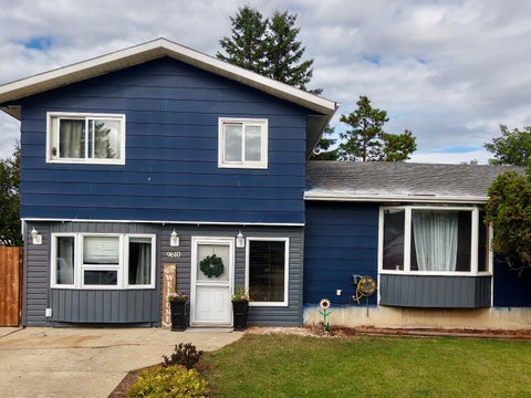 Photo of 9610 74 Avenue, Peace River, AB T8S 1E4 (MLS # A2342302)