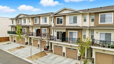 908 Sage Hill Grove NW Calgary AB T3R 2A2