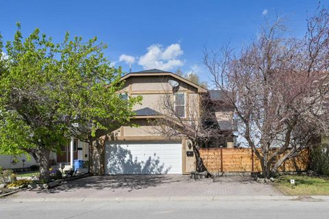 Photo of 44 Coach Manor Rise SW, Calgary, AB T3H 1C4 (MLS # A2313362)