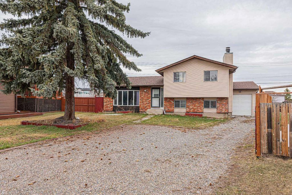 Photo of 64 Castledale Crescent NE, Calgary, AB T3J 1X4 (MLS # A2303317)
