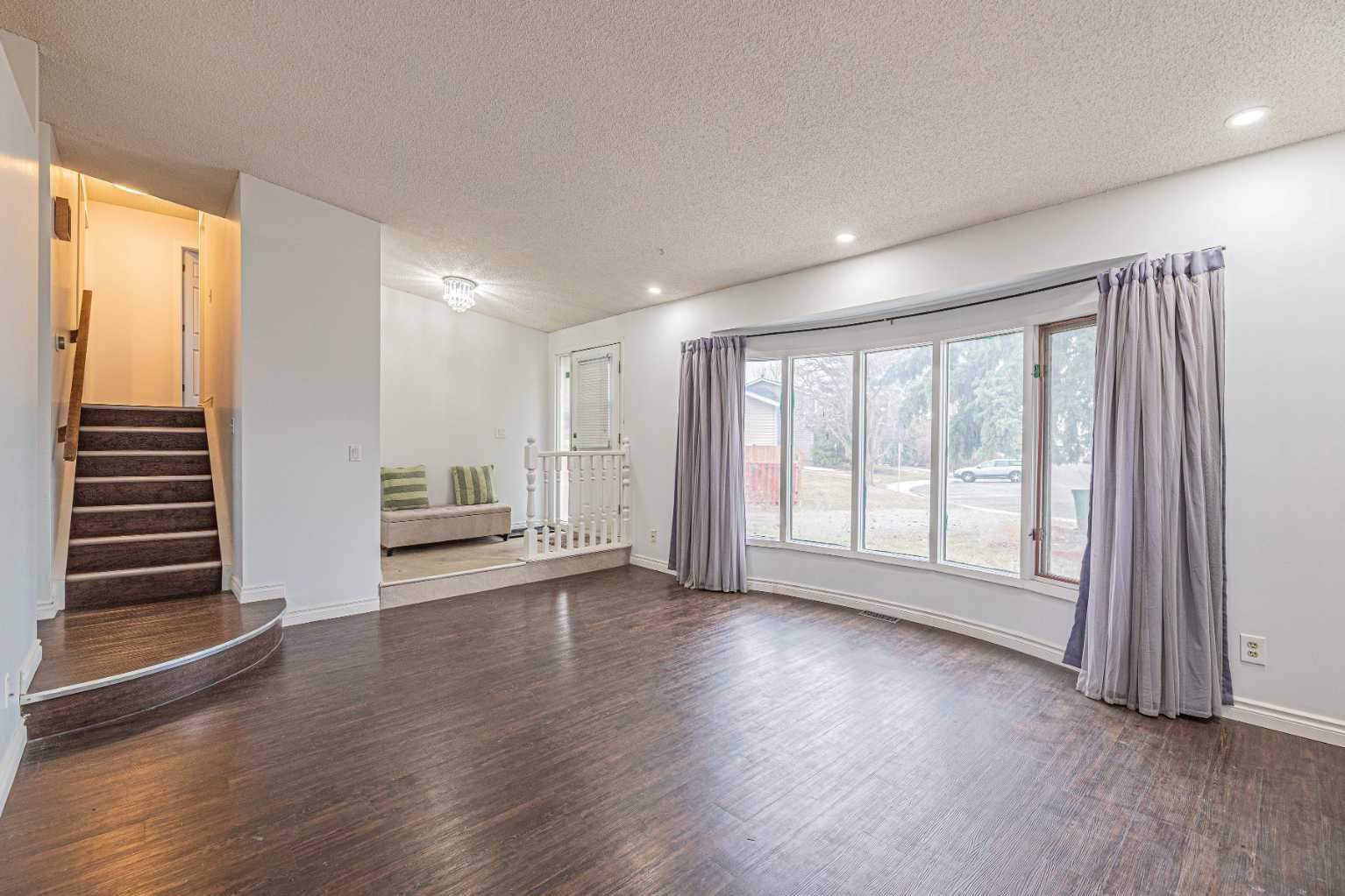 64 Castledale Crescent NE