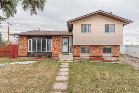 Photo of 64 Castledale Crescent NE, Calgary, AB T3J 1X4 (MLS # A2303317)