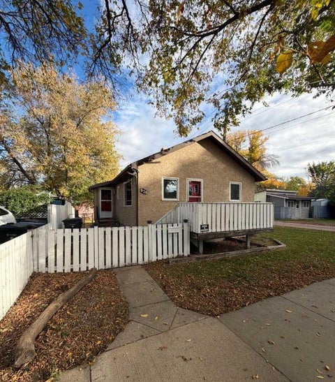 Photo of 920 Yuill Street SE, Medicine Hat, AB T1A 0Y8 (MLS # A2349073)